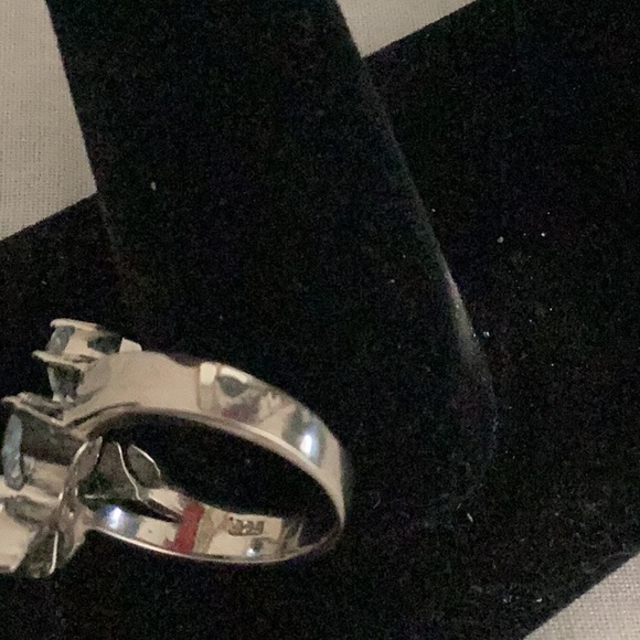 Silver (925) topaz floral ring - Picture 8 of 8